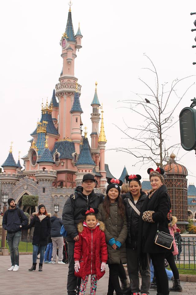 Image of Vicki in Paris with family